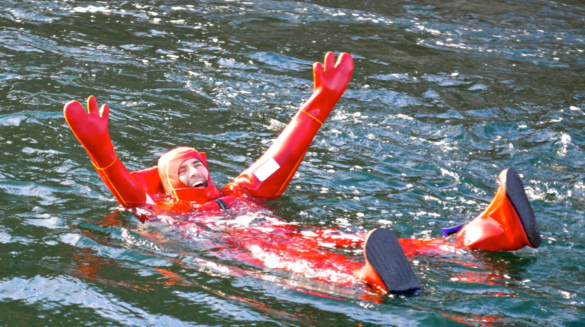 Jump into the sea! Arctic bathing & bodyrafting