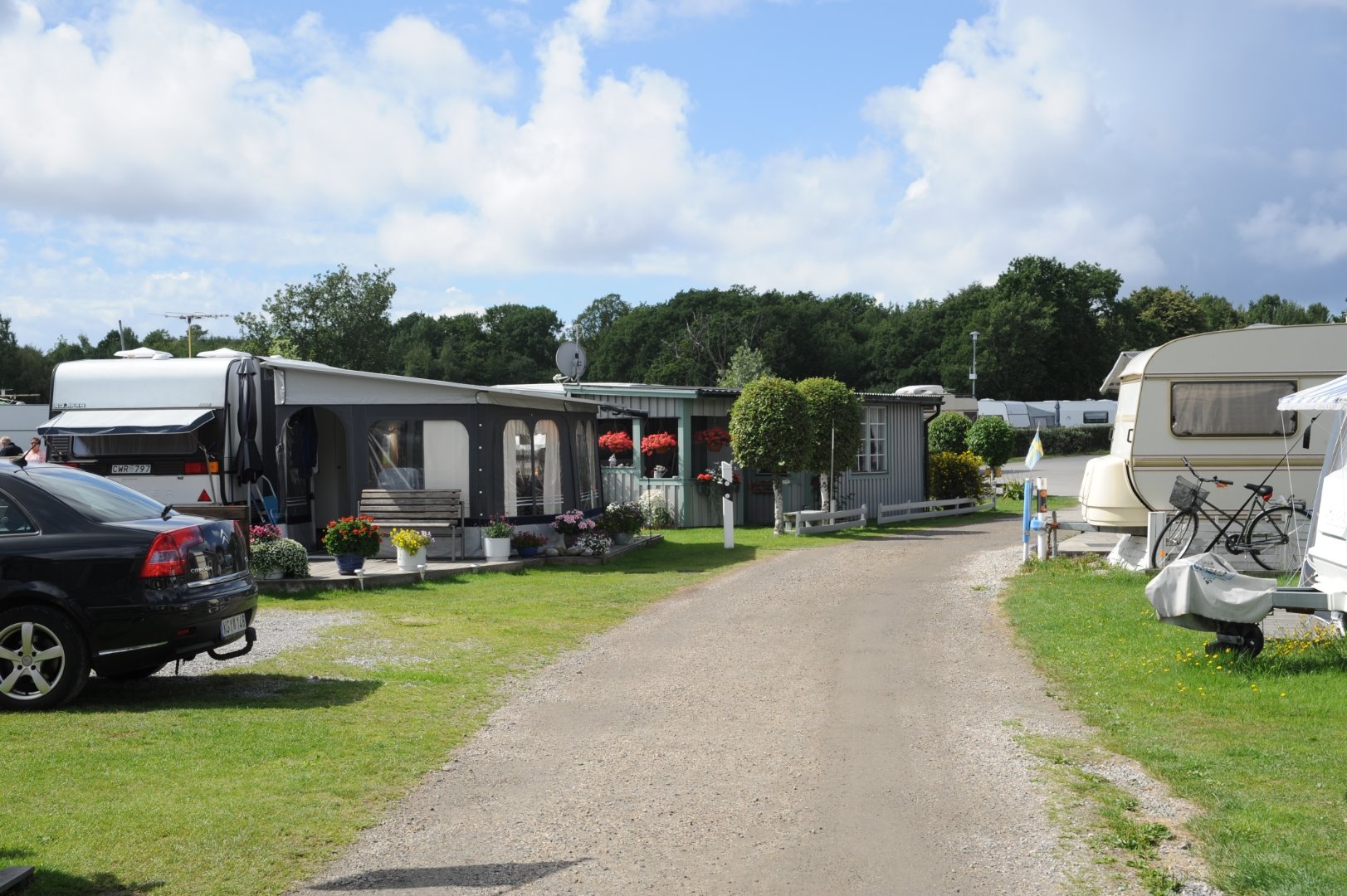 Camping Stellplatz Wohnwagen/Wohnmobil/Zelt mit Strom - Gras