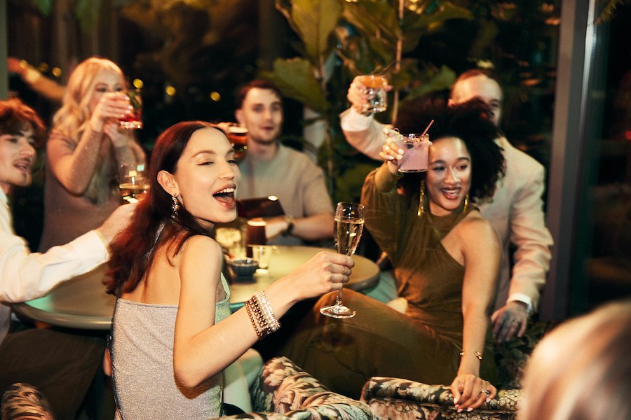 MIDNIGHT IN SKY – NEW YEAR’S DINNER & BUBBLES