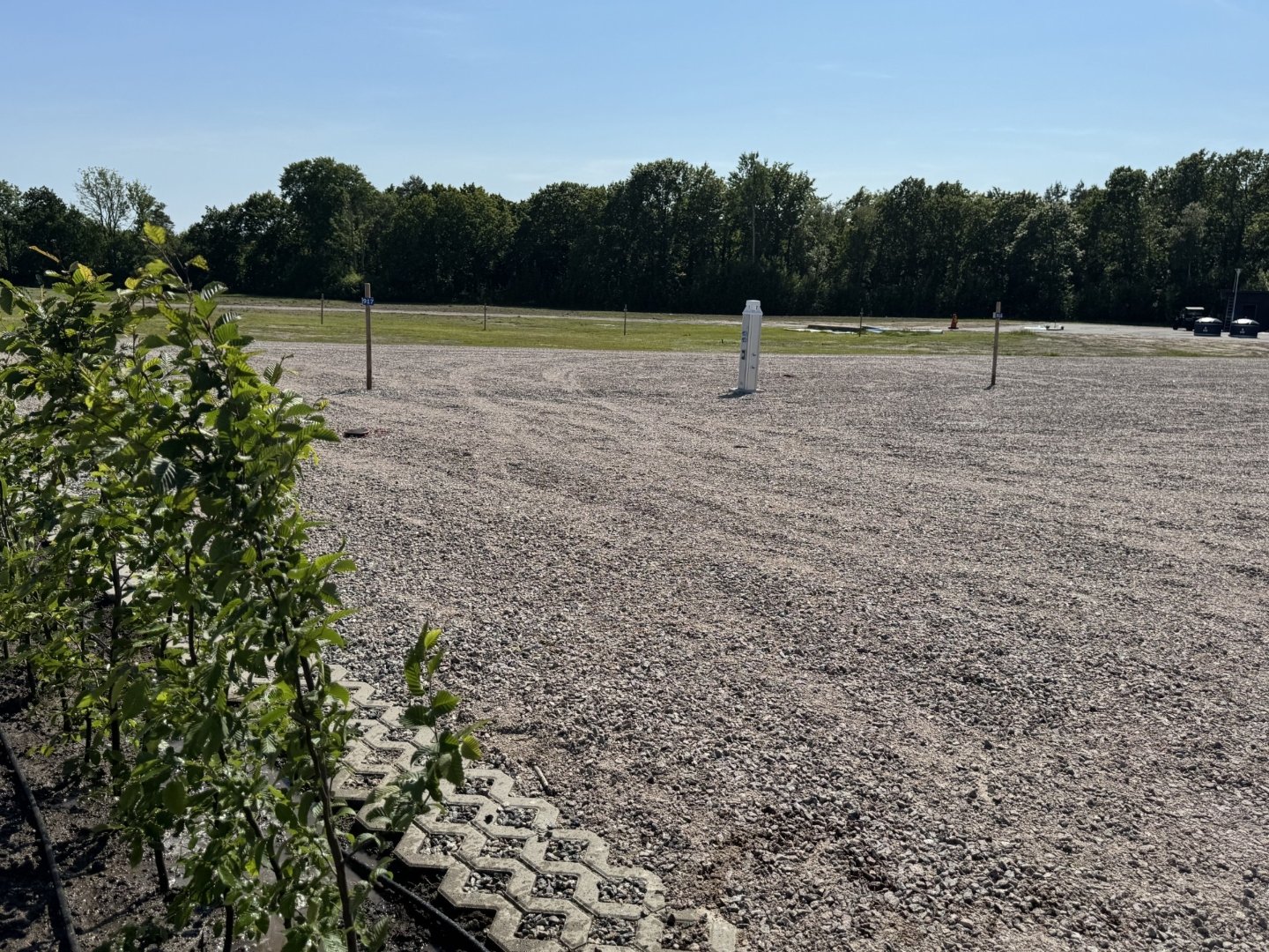 Stellplatz inkl. Strom/Wasser/Abwasser - max. 12 Meter (Kies/kunstrasen)