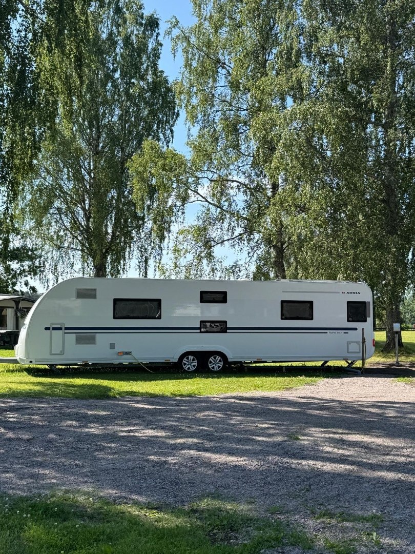 Wohnwagen (6 Betten, WC/Dusche)