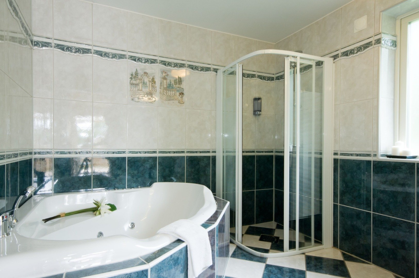 Treetop Spa, Hangout & Hotel image 1