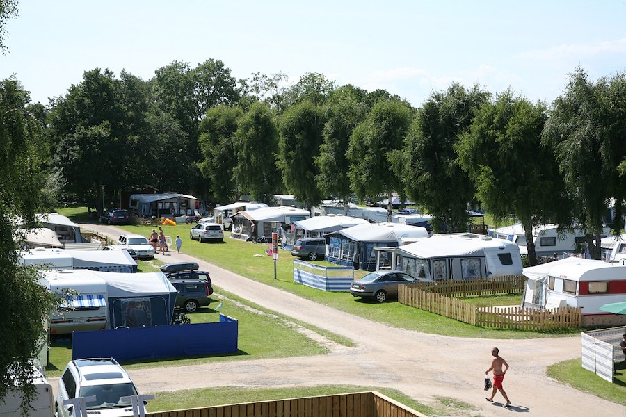 Camping pitch caravan/motorhome/tent with electricity (100 m²)