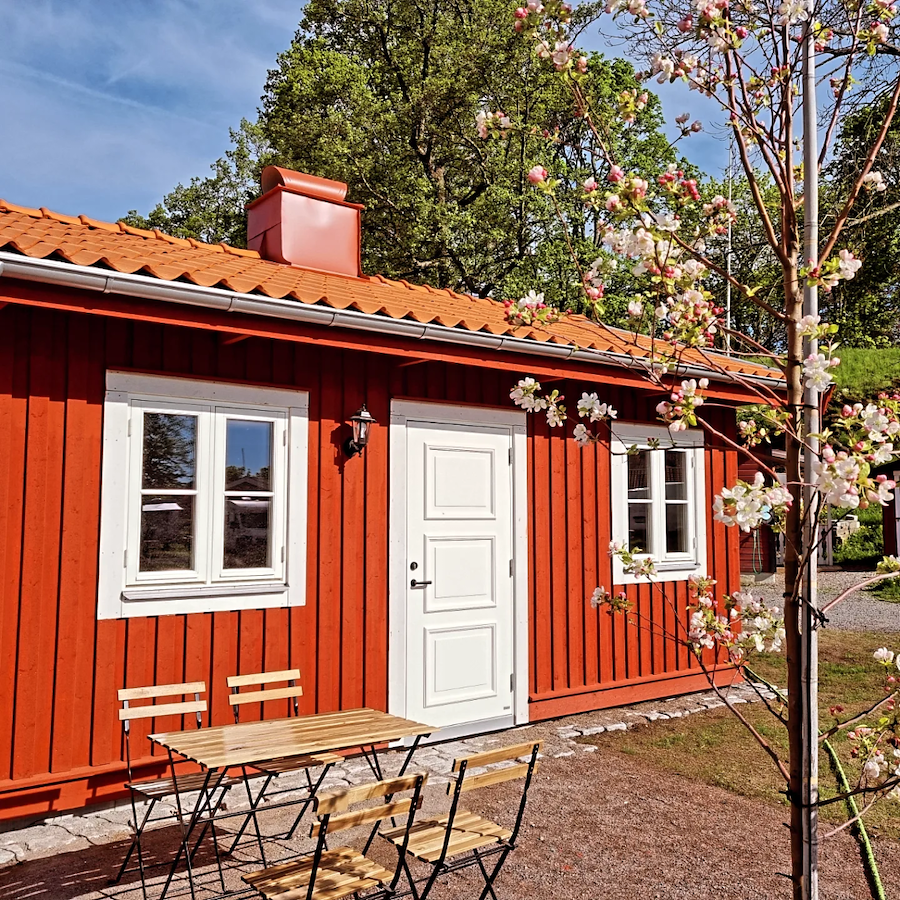 Mjölnarstugan (30 m2, 4+4, beds, WC/shower)