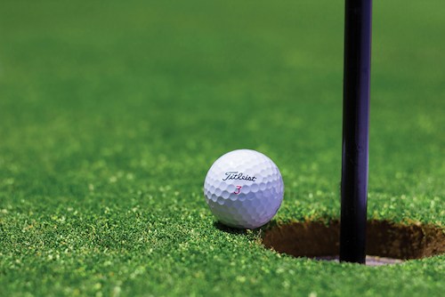 Boka Golfpaket med tvårätters middag