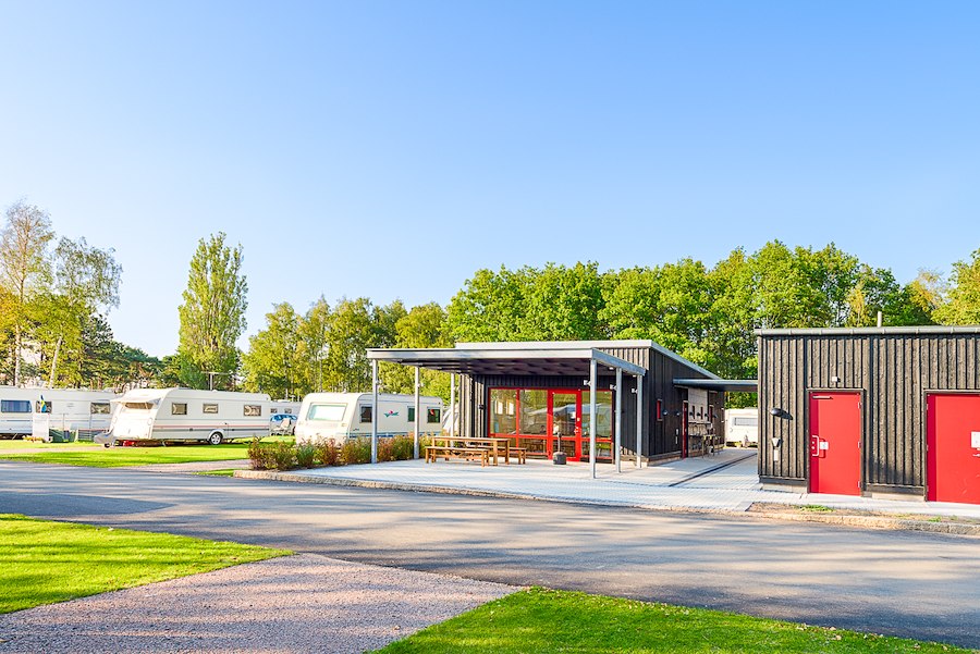 Asphalt pitch (for large motorhomes)