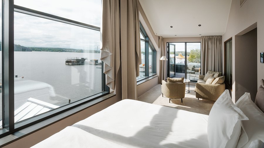 Season Suite