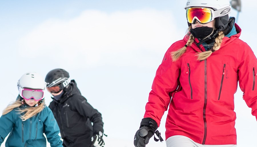 Sportlov med skidåkning och fjällmys
