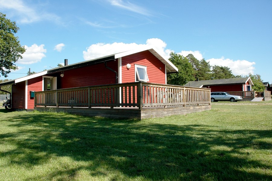 Red Cottage 5 beds with large patio