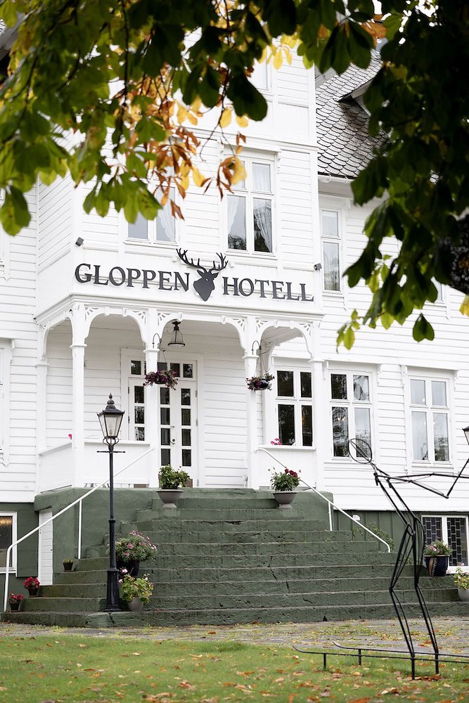 Primærbilde av HAUSTDAGAR VED FJORDEN