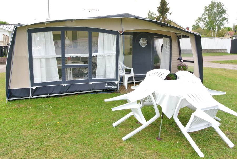 Camping pitch Green caravan/motorhome with electricity