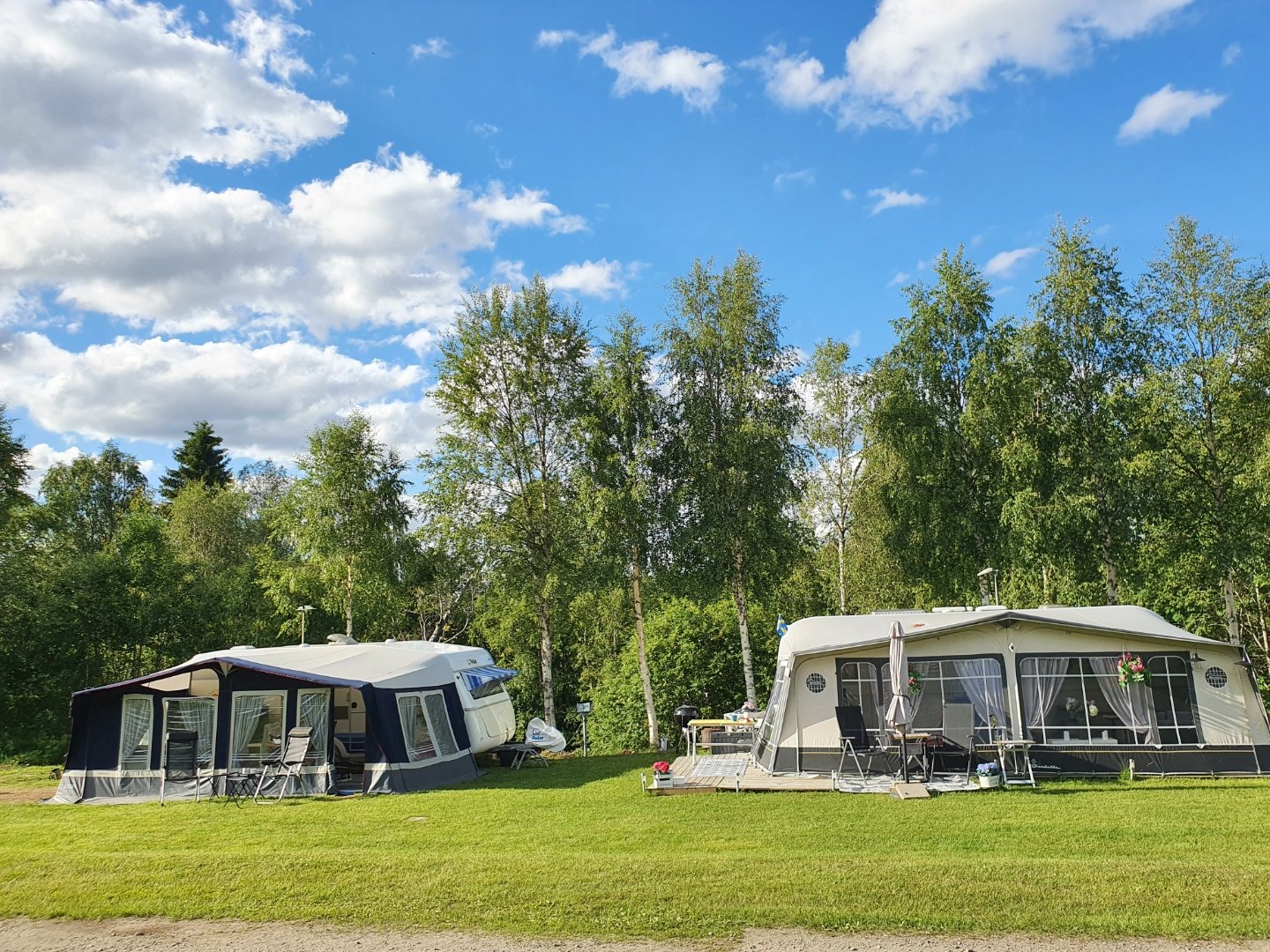 Camping Stellplatz Wohnwagen/Wohnmobil (mit Strom)