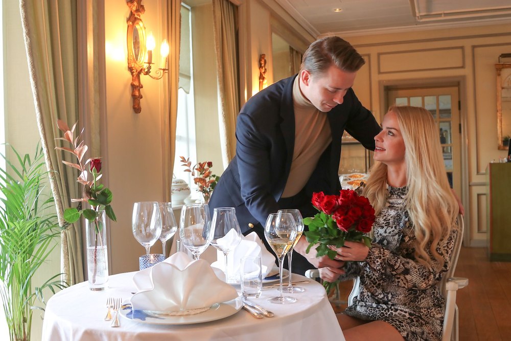 Primærbilde av ROMANTISK AFTEN