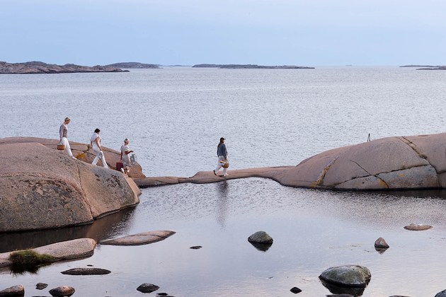 Boka Grosshandlarens Galanta Granitvandringspaket på Strandflickorna - Husen vid havet