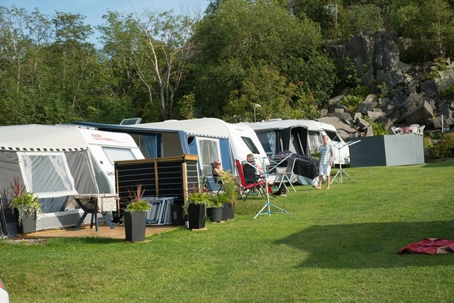 Camping Stellplatz Wohnwagen/Wohnmobil mit Strom. Area Backen Nr. 340-345