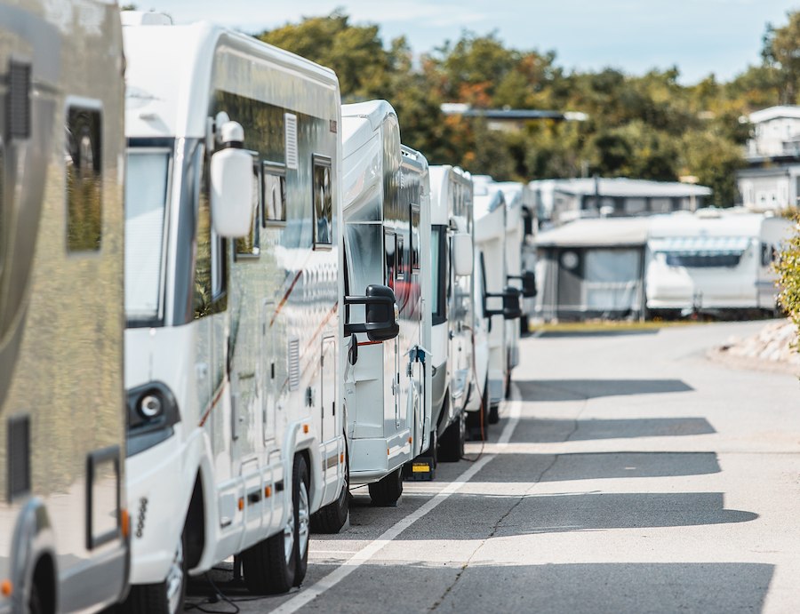 Motorhome pitch including electricity - max 8 meters (Asphalt)