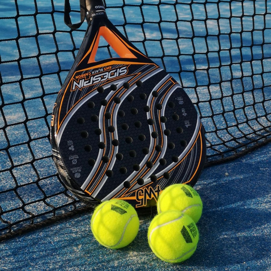 Boka padelbanan 
