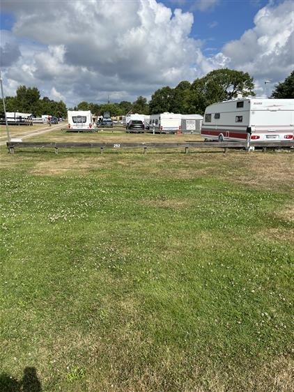 Camping Stellplatz Wohnwagen/Wohnmobil mit Strom Nr. 292