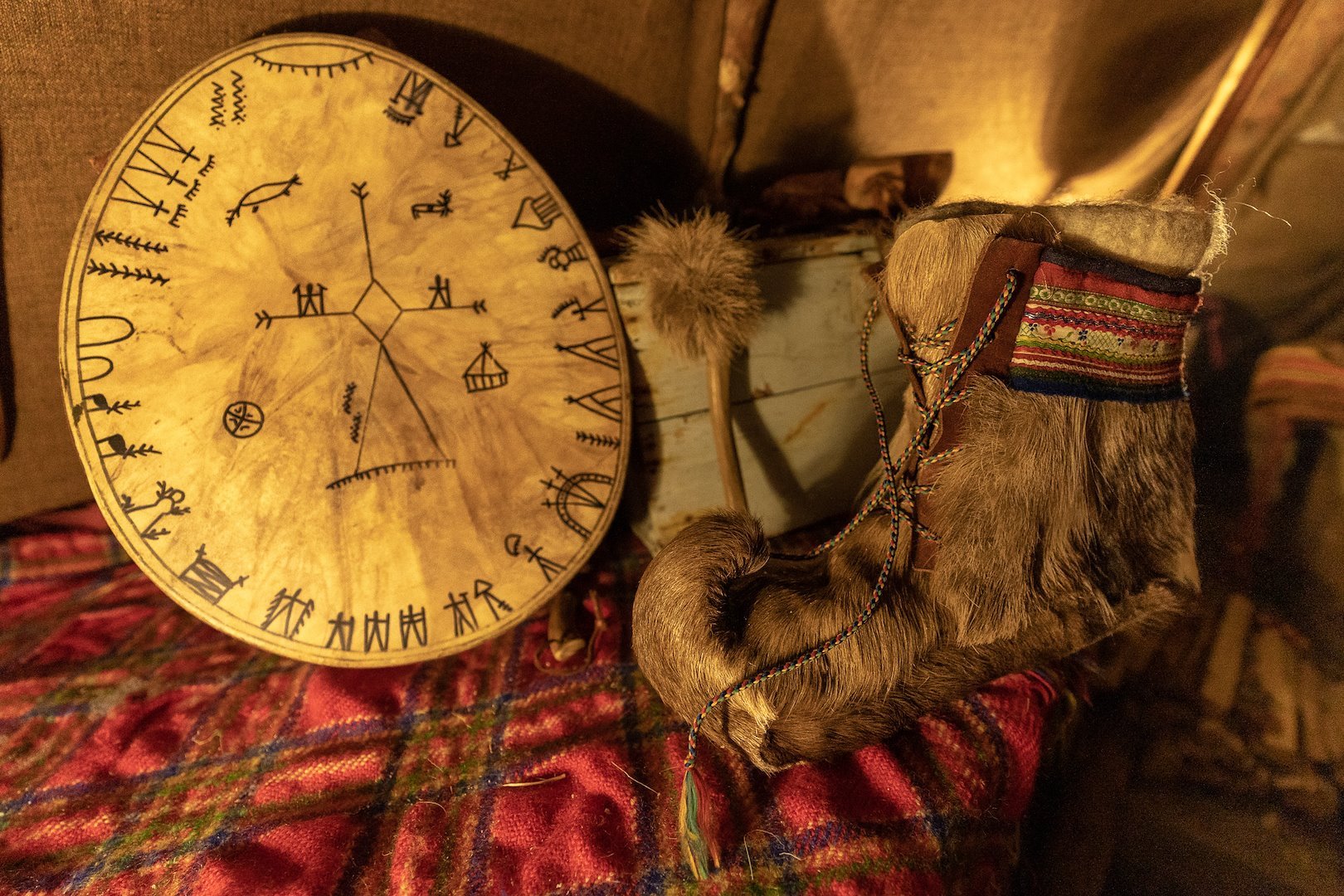 Image of Sami storytelling and reindeer feeding 09 - 13