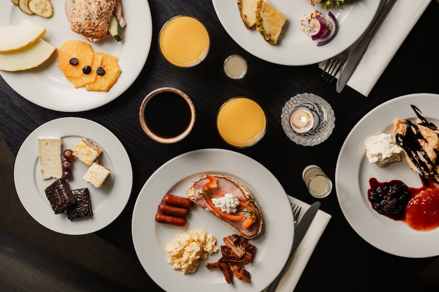 Breakfast buffet - guests without rooms: SEK 195
