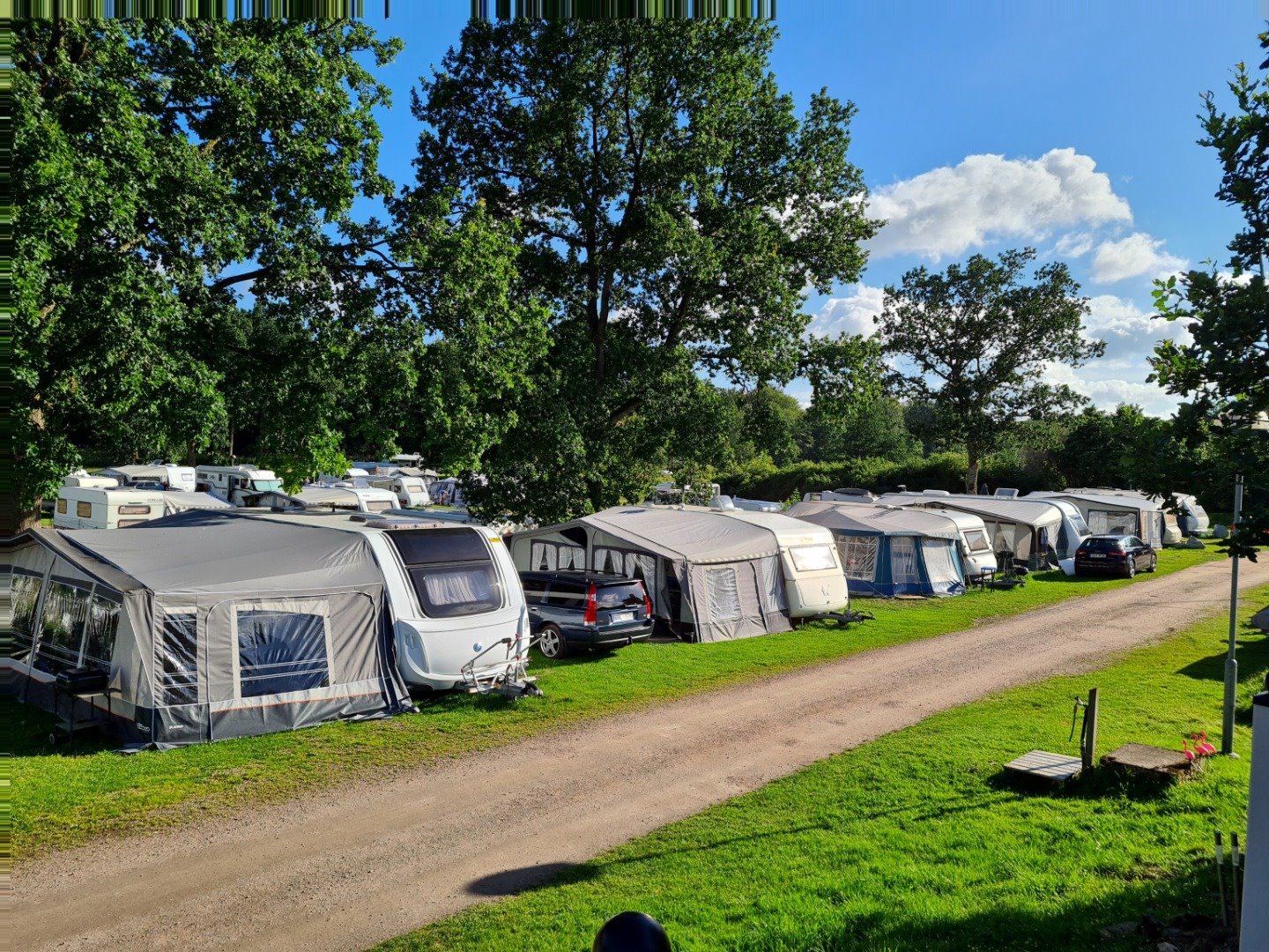 Kampeerplaats caravan/stacaravan/tent met elektriciteit