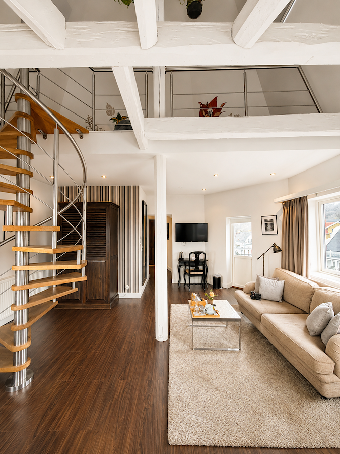 Suite in the main building with balcony and sea view