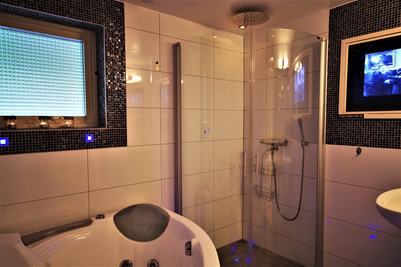 Treetop Spa, Hangout & Hotel image 3