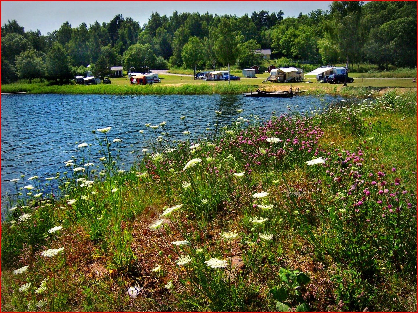Camping Stellplatz Wohnwagen/Wohnmobil mit Strom und Blick auf den See