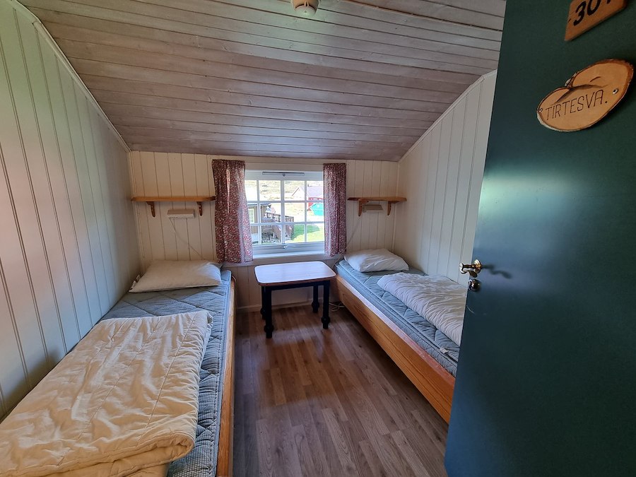 Mountain lodge room 1-2prs.