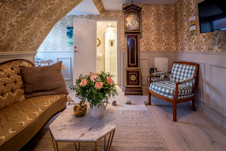 Gold room
