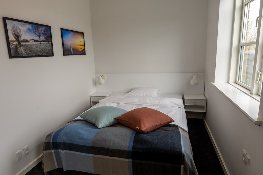 Mini dobbeltværelse (140cm seng)