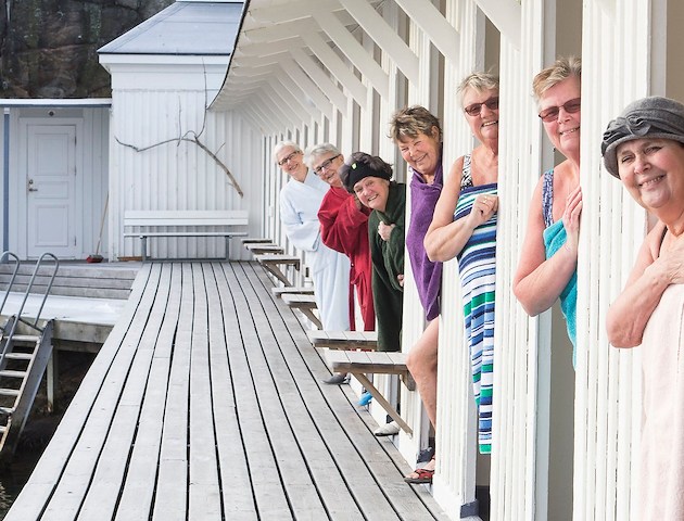 Boka Helgas hemester på Strandflickorna - Husen vid havet