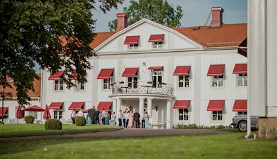 Boka Midsommarafton i Herrgårdsmiljö