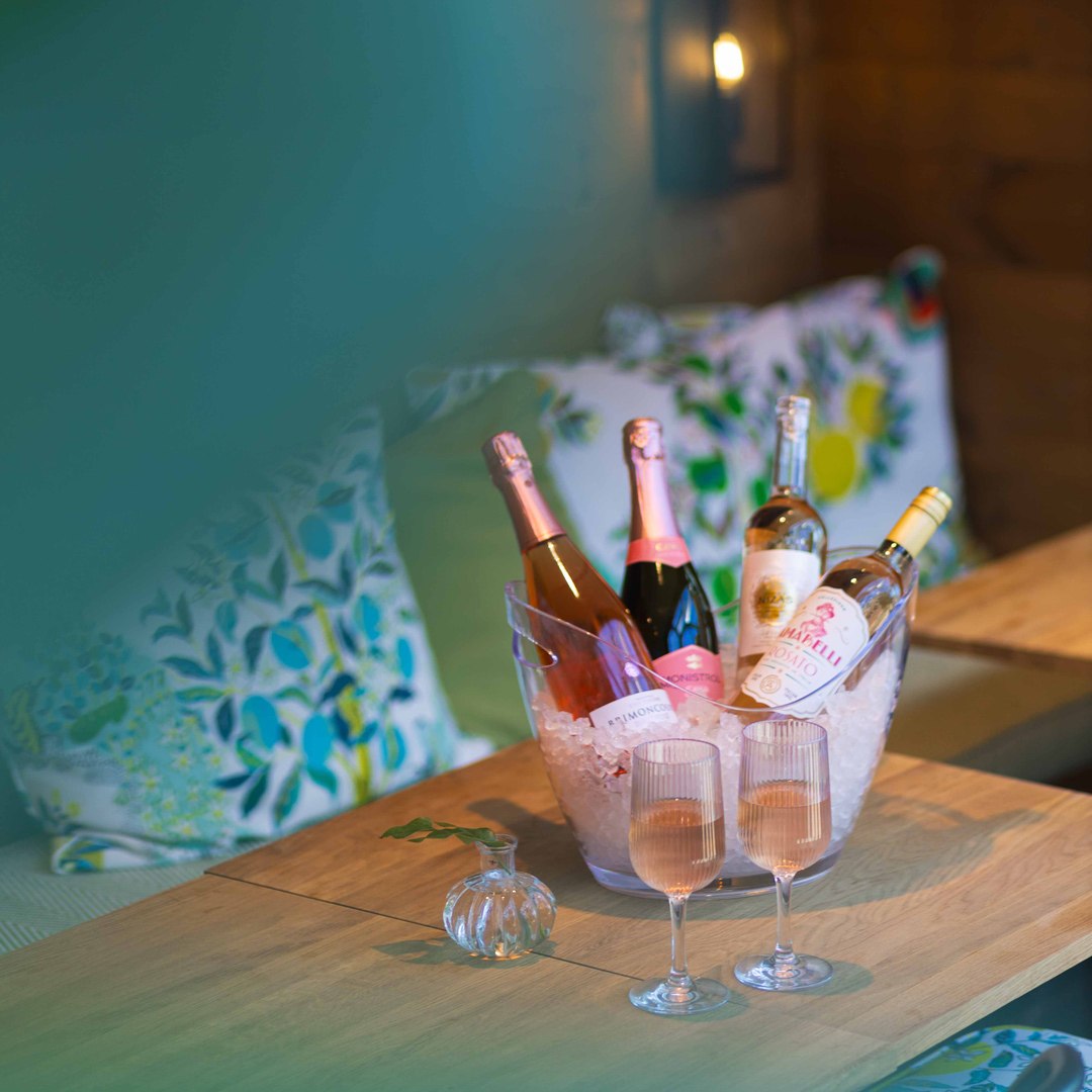 Rosé & Relax