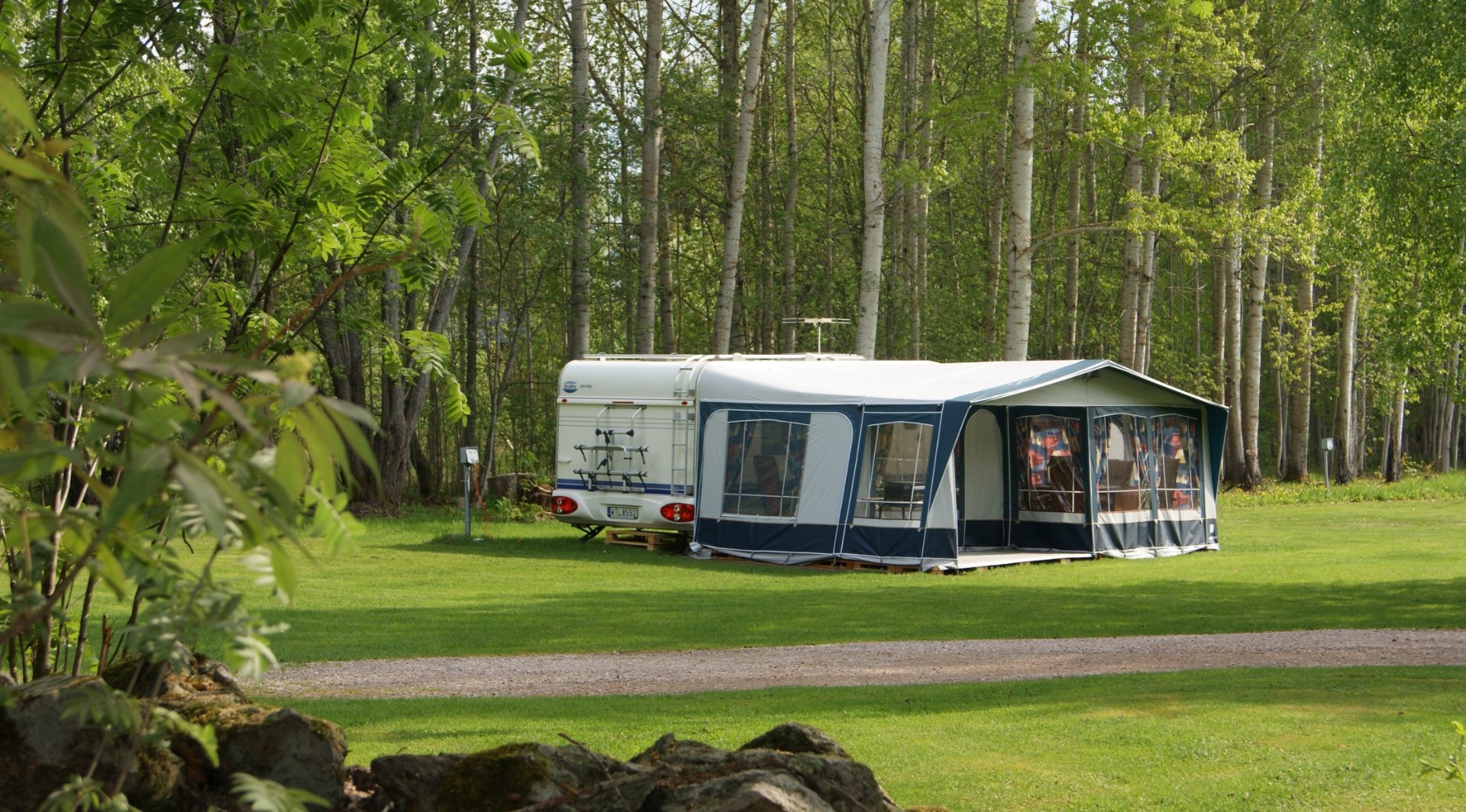 Camping Stellplatz für Wohnwagen inkl. Strom – MAX 8 Meter