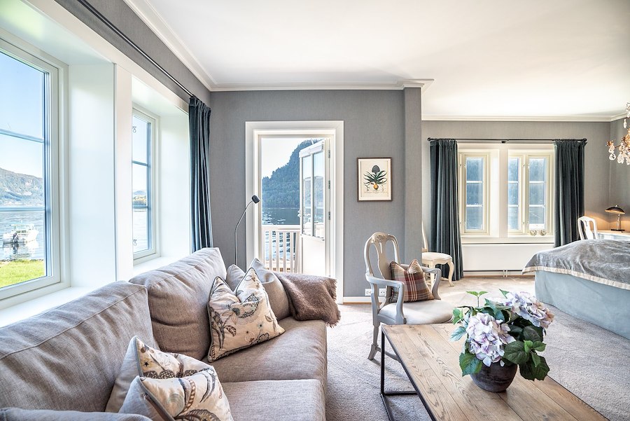 JUNIORSUITE MED FJORDUTSIKT & BALKONG