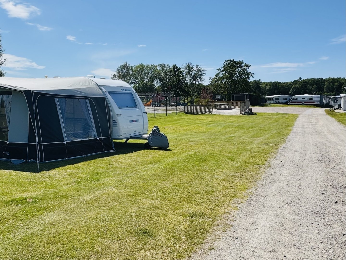 Camping Stellplatz inkl. Strom - Gras