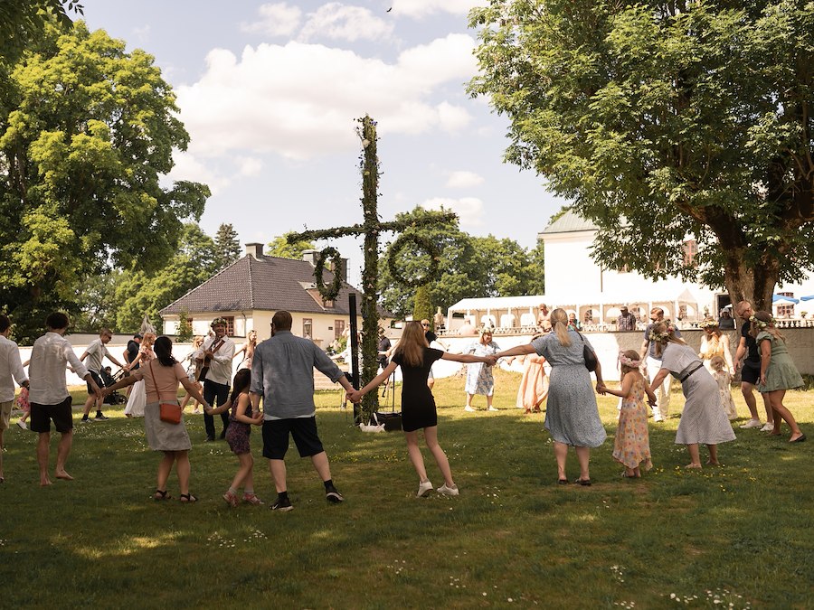 MIDSOMMARFIRANDE