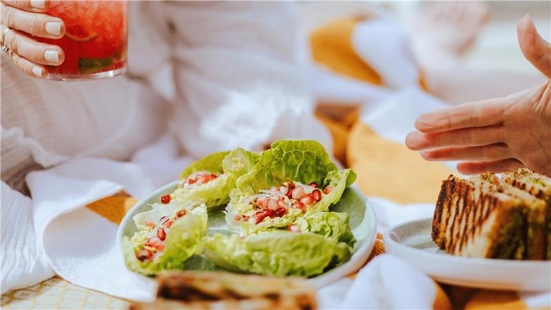 Image of RETREAT & EAT 495:-/p