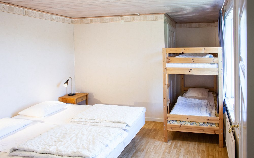 Ytterligare bild 5/8 av ÖSTERGÅRDEN 10-BÄDDSSTUGA