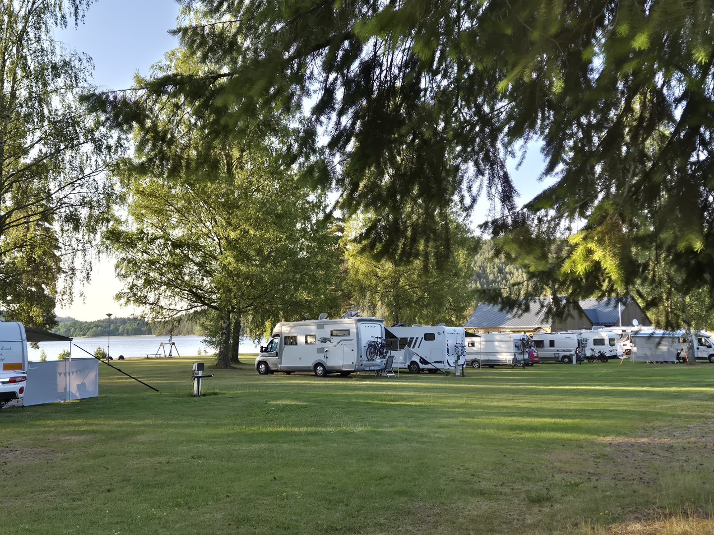 Camping Stellplatz Wohnwagen/Wohnmobil/Zelt inkl. Strom/Wasser und Abwasser