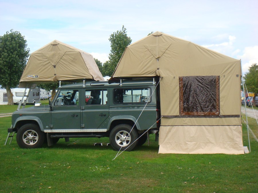 Camping pitch Blue caravan/motorhome with electricity