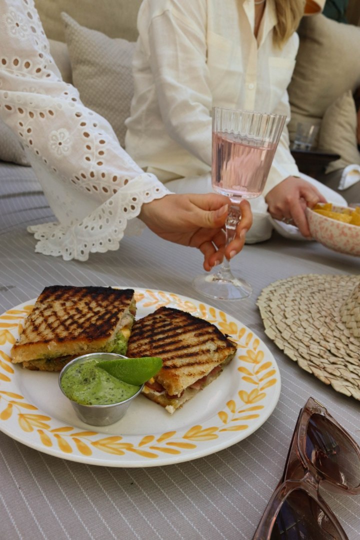 Image of RETREAT & EAT 495:-/p