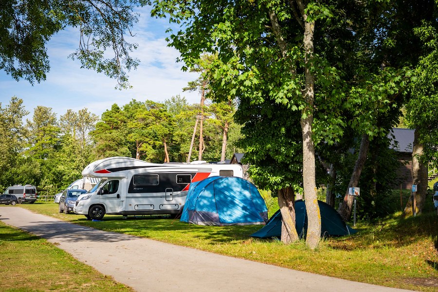Camping pitch 6x8m for tent, with electricity, wi-fi & showercard