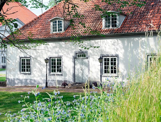 Boka Outdoor hiking på Västanå Slott