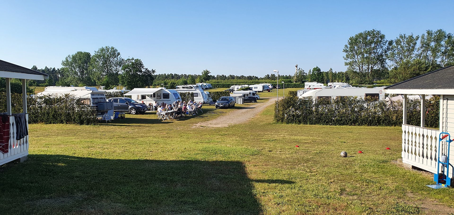 Camping Stellplatz Wohnwagen/Wohnmobil/Zelt mit Strom 