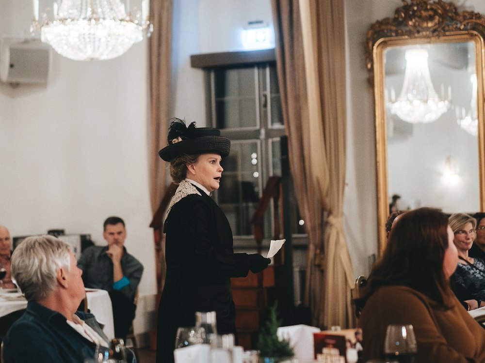 Ytterligare bild 7/8 av Julbord med mordgåta