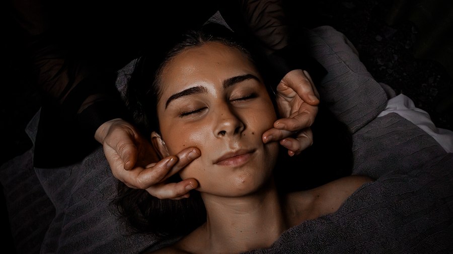 FACE, NECK & SCALP MASSAGE 20MIN / 495KR