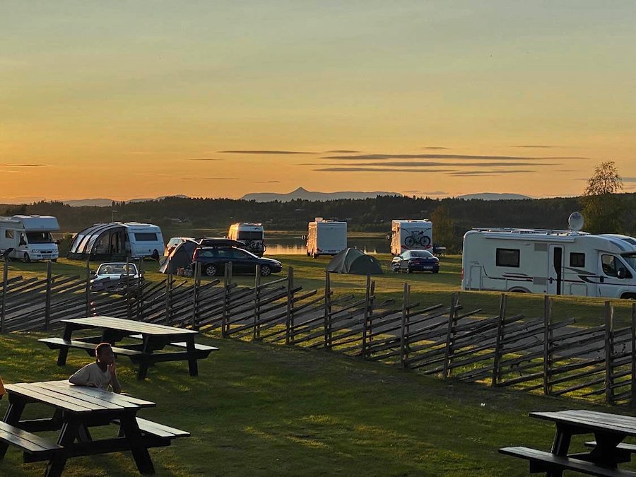 CAMPING