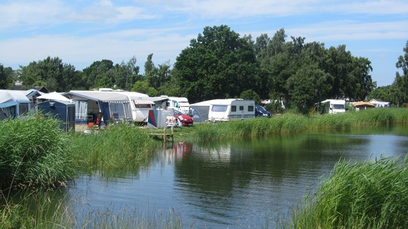 Camping pitch caravan/motorhome with electricity (by the beach)